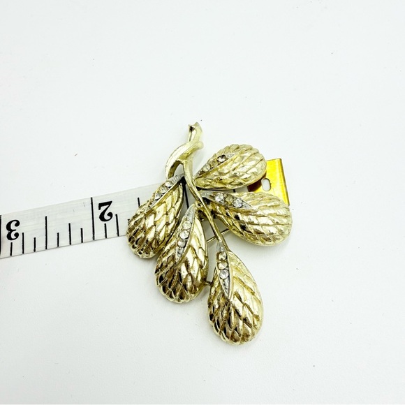 Vintage Gold Tone Leaf Brooch with Rhinestones - Picture 6 of 7
